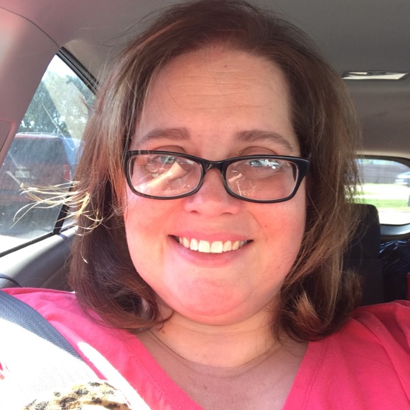 Meet your Posher, Cyndi - Picture 3 of 7